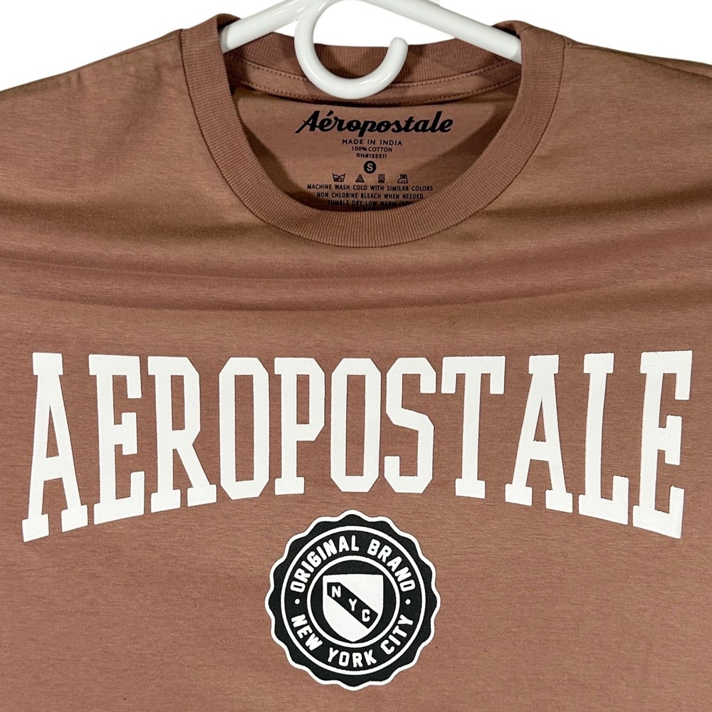 Aeropostale Mens Graphic T-Shirt Fawn Brown NYC Crest Logo Small New‎ Preppy